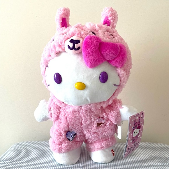 Hello Kitty Other - NWT Hello Kitty 2022 Valentine Greeter Plush